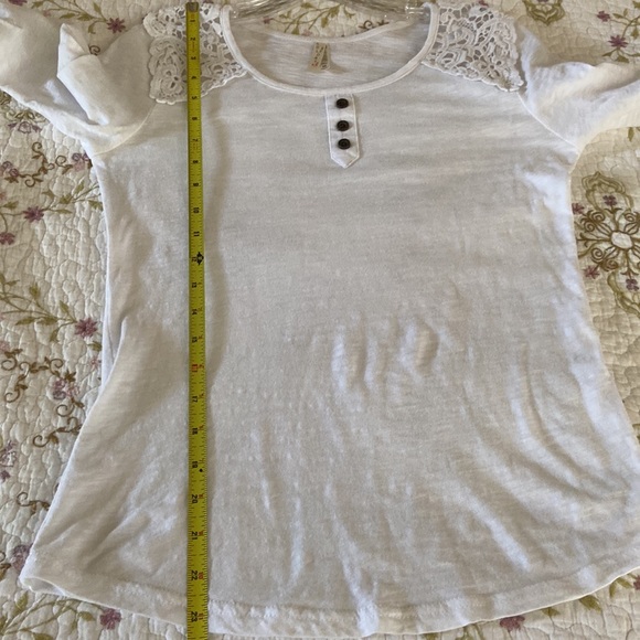 Cute cotton tee shirt with crochet detail size M - Picture 8 of 8